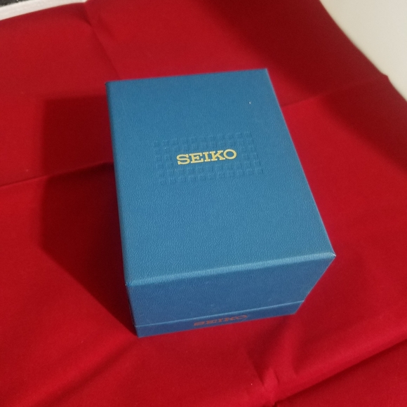NWT Solar powered Seiko 36 diamonds ladies watch